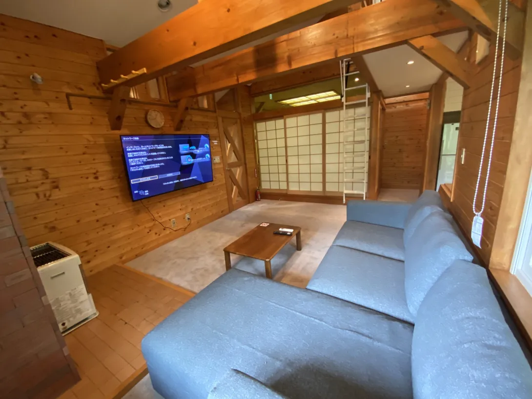 Annupuri Retro Lodge - Living 4